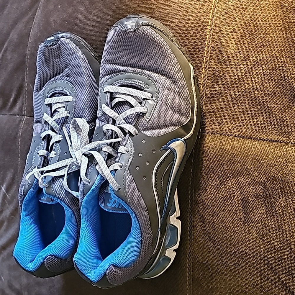 Nike tennis shoes